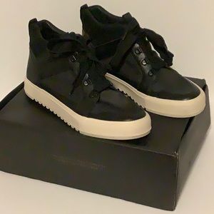 Frye Gia Lug Trail Sneaker Size 10 NIB